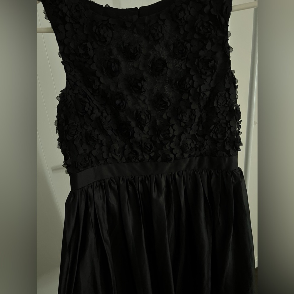 Brand new mini satin silk dress with cute back cutout - Picture 3 of 3